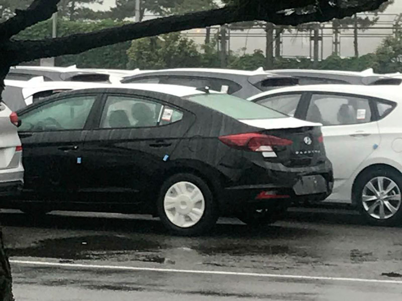 Новое поколение Hyundai Elantra 2019 засняли без камуфляжа