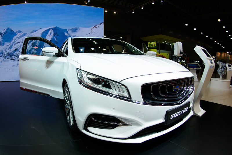 Гибридный седан Geely GE начнут продавать в России