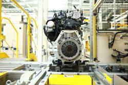 Mazda начала собирать двигатели в России
