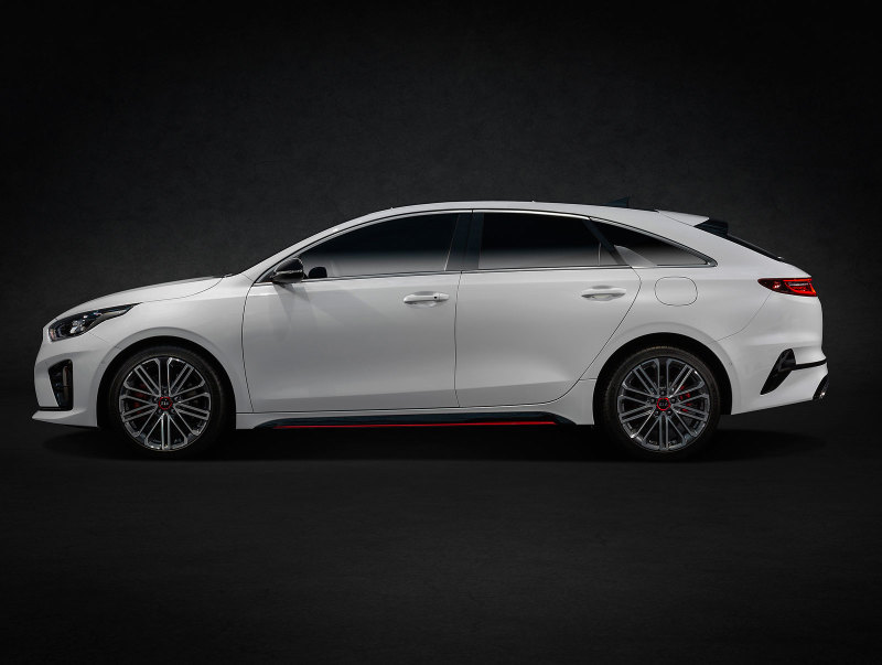 Спортивный универсал KIA ProCeed представлен официально