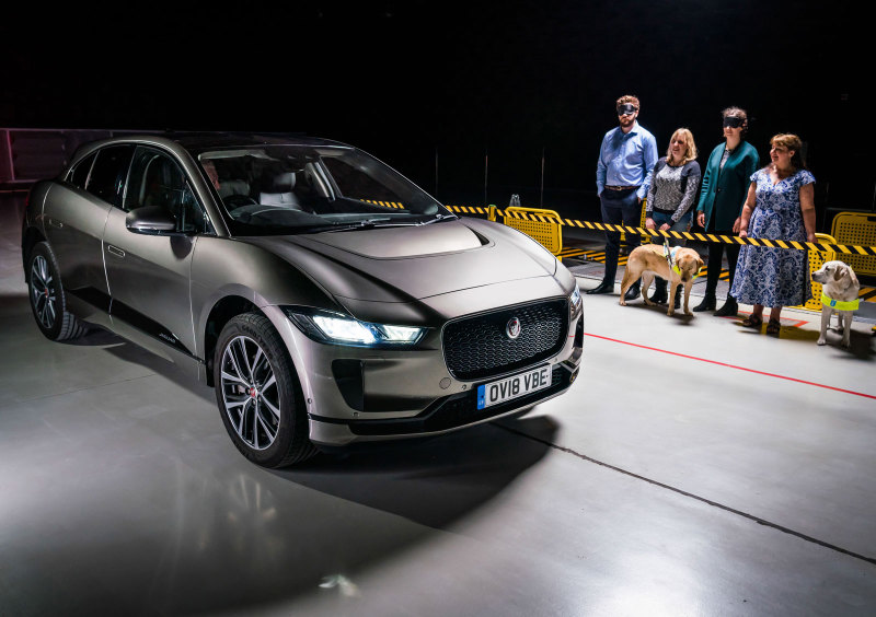 Jaguar I-PACE получил систему звукового оповещения для слабовидящих пешеходов