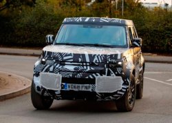 Новое поколение Land Rover Defender заметили на испытаниях