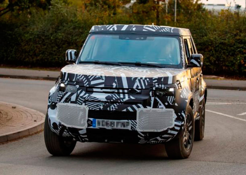 Новое поколение Land Rover Defender заметили на испытаниях
