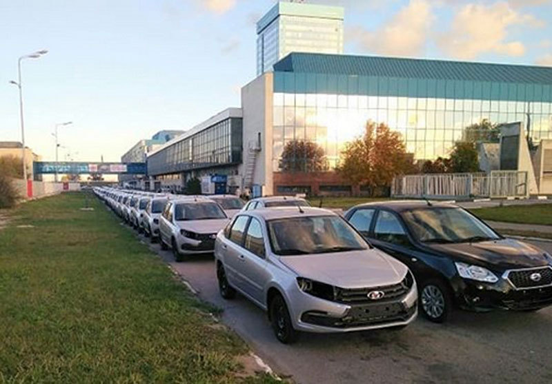 На "АвтоВАЗе" скопились тысячи некомплектных автомобилей