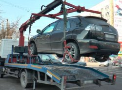 Депутаты предлагают финансово наказывать штрафстоянки за незаконный отказ в возврате авто