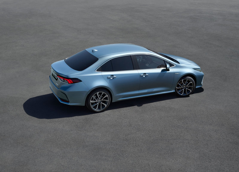 2019 Toyota Corolla Hybrid Sedan (глобальная версия)