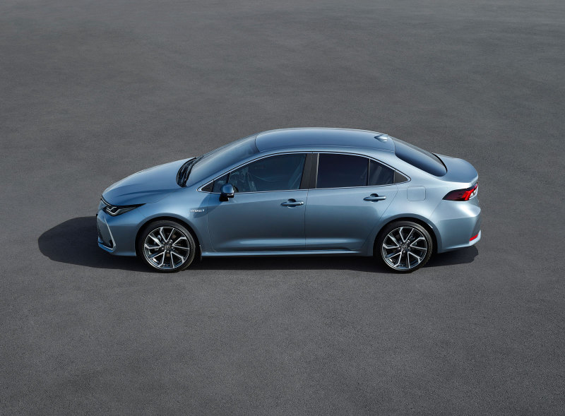 2019 Toyota Corolla Hybrid Sedan (глобальная версия)