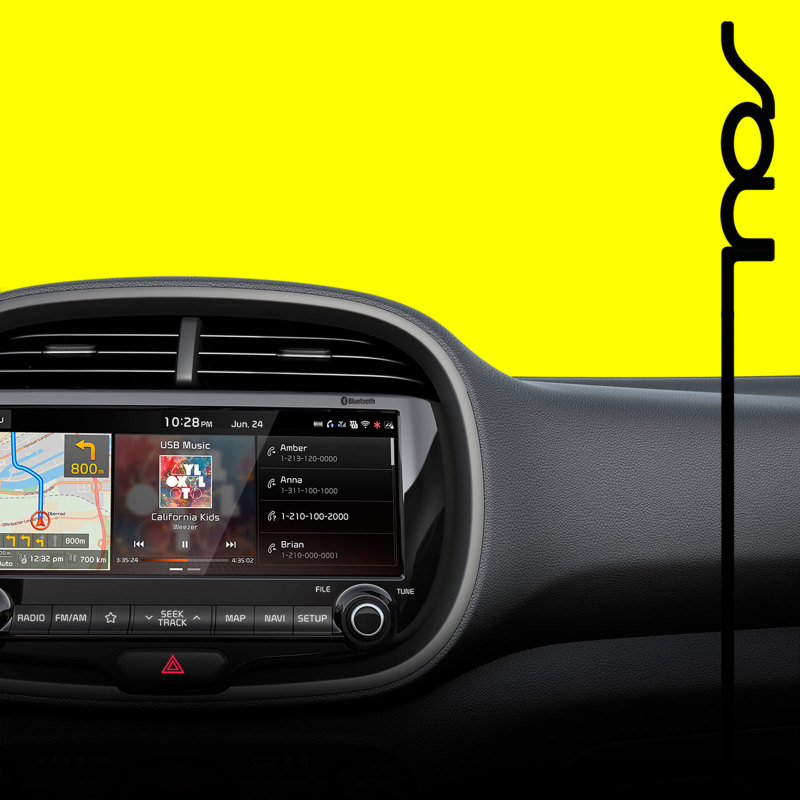 Экран мультимедийной системы на панели приборов KIA Soul 2019