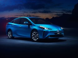 Представлена обновлённая Toyota Prius 2019