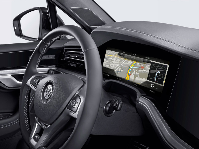 Bosch рассказал про изогнутый дисплей панели приборов