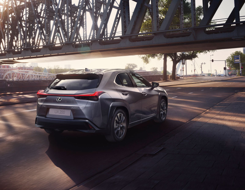 Lexus UX200