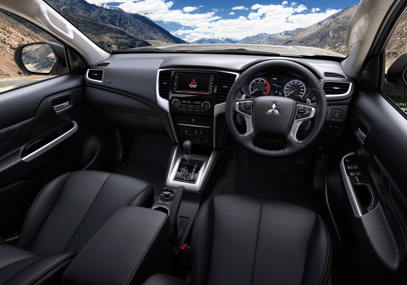 Салон Mitsubishi Triton для рынка Тайланда
