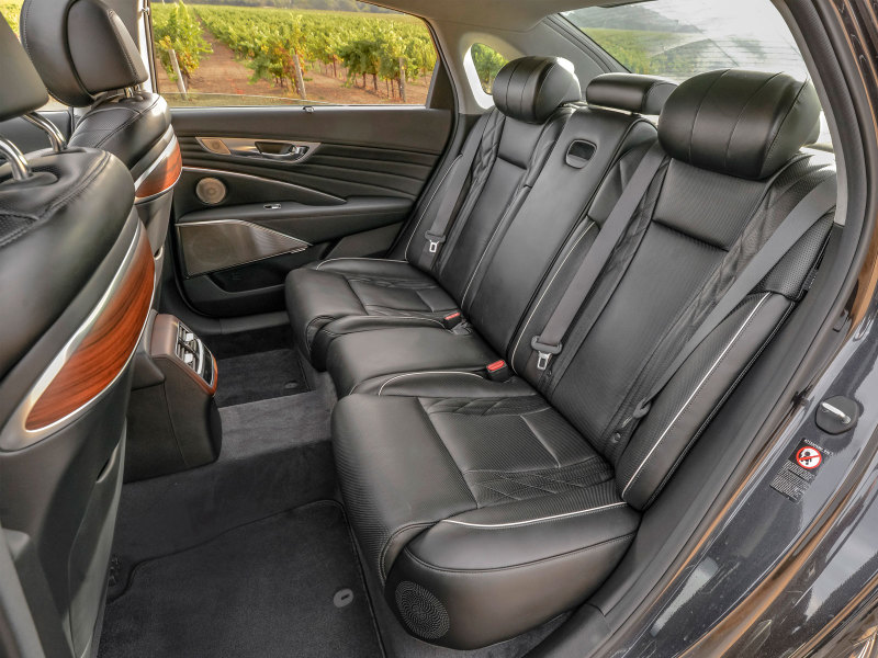 Салон KIA K900 для американского рынка