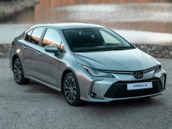 Новый седан Toyota Corolla появился у российских дилеров