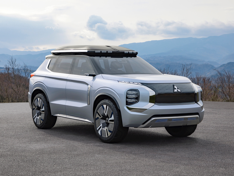 Представлен Mitsubishi Engelberg Tourer - "сменщик" для Outlander