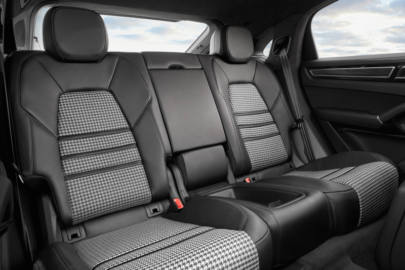 Раздельные задние сиденья Porsche Cayenne Coupe