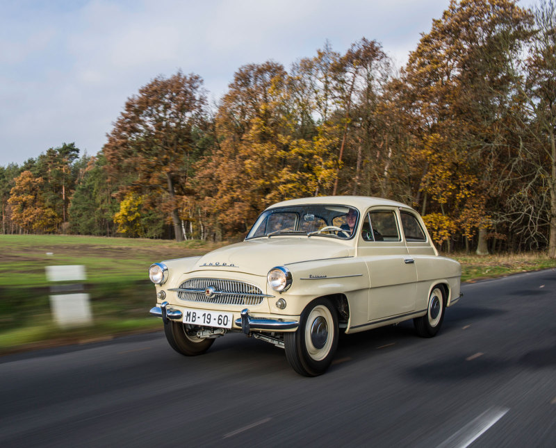 Производство Skoda Octavia первого поколения началось в 1959 году в Млада-Болеславе. Модель обладала просторным для своего времени салоном и современным техническим оснащением.