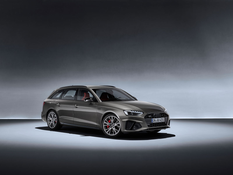 Audi A4 Avant S line quattro