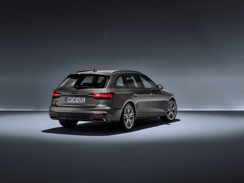 Audi A4 Avant S line quattro