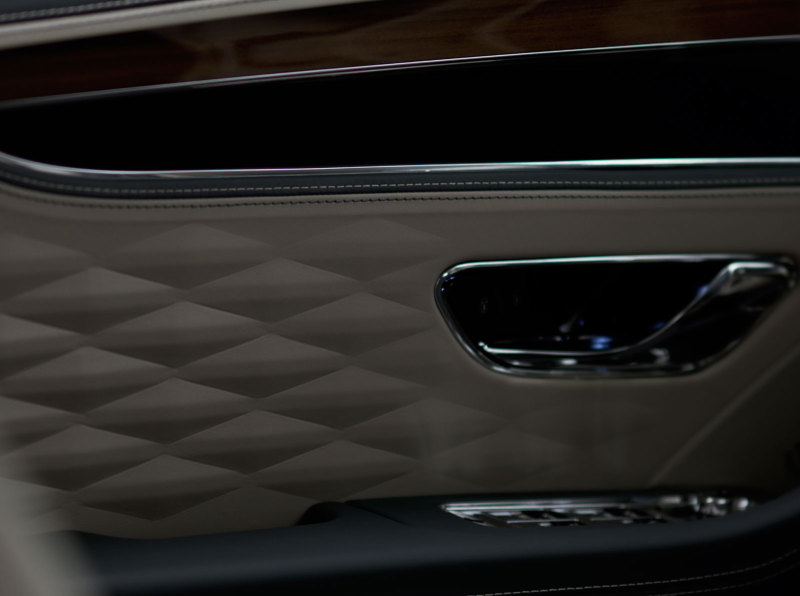 Новый Bentley Flying Spur 2020 получит трёхмерную отделку салона