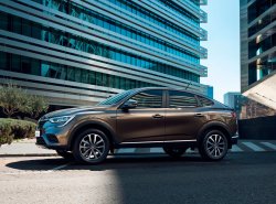 У Renault Arkana появился новый цвет кузова