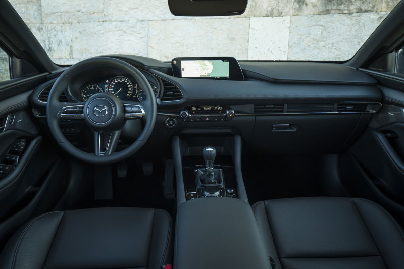 Салон хэтчбека Mazda 3
