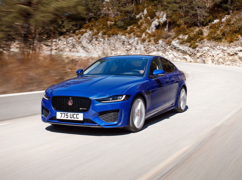 Обновлённый Jaguar XE: в России от 2.844.000 рублей