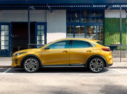 Кросс-хэтчбек KIA XCeed показали на первом официальном фото
