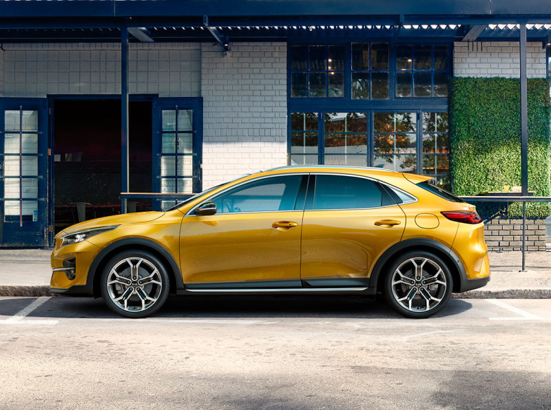 Кросс-хэтчбек KIA XCeed показали на первом официальном фото