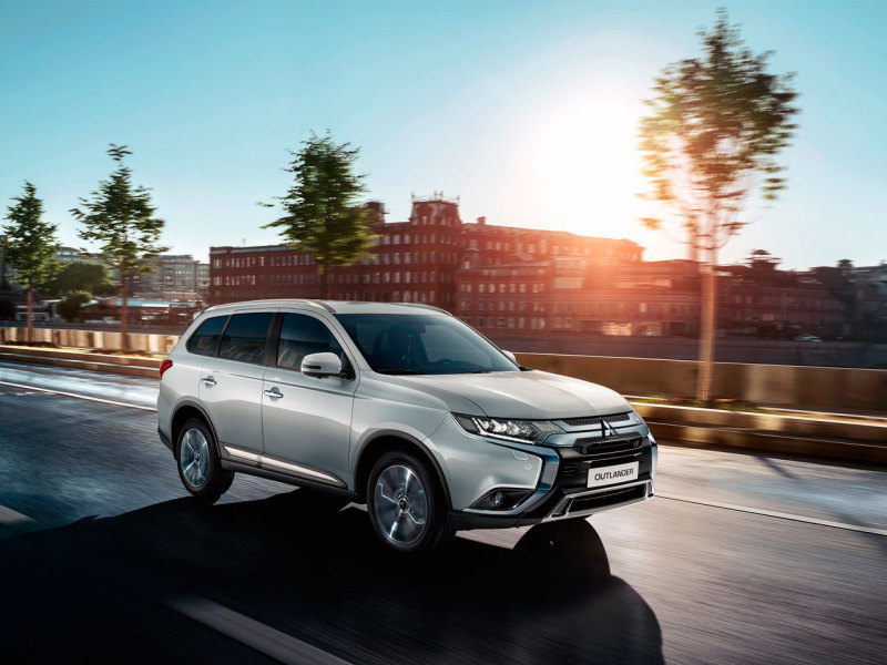 Семиместный Mitsubishi Outlander в России начнут продавать с августа