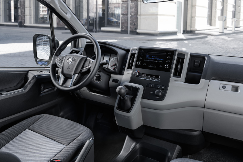 Профессионал: Toyota представляет в России новое поколение Hiace