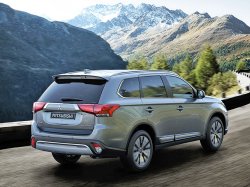 Семиместный Mitsubishi Outlander: в России от 2.073.000 руб.