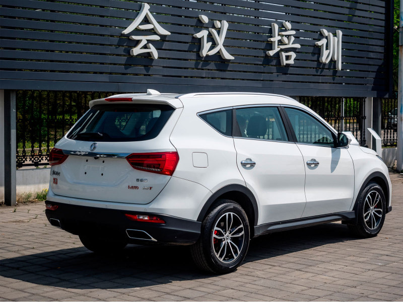 Китайский кроссовер DFM 580: в России от 1.190.000 рублей