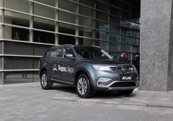 Geely Atlas 1,8T с системой Яндекс.Авто появился в продаже: от 1.679.990 руб.