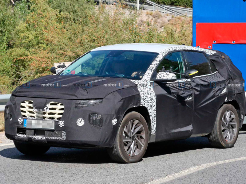 Новый Hyundai Tucson 2021 впервые попался "фотошпионам"
