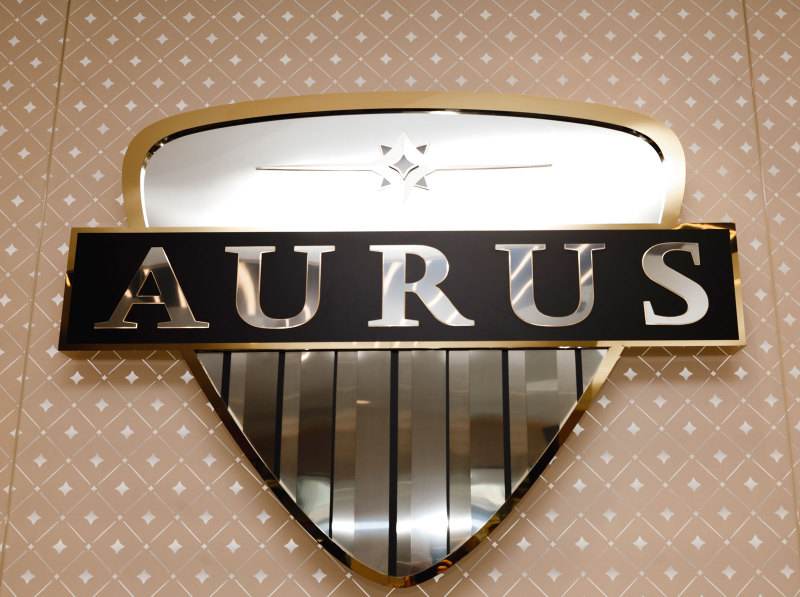 Первый автосалон марки Aurus открылся в Москве