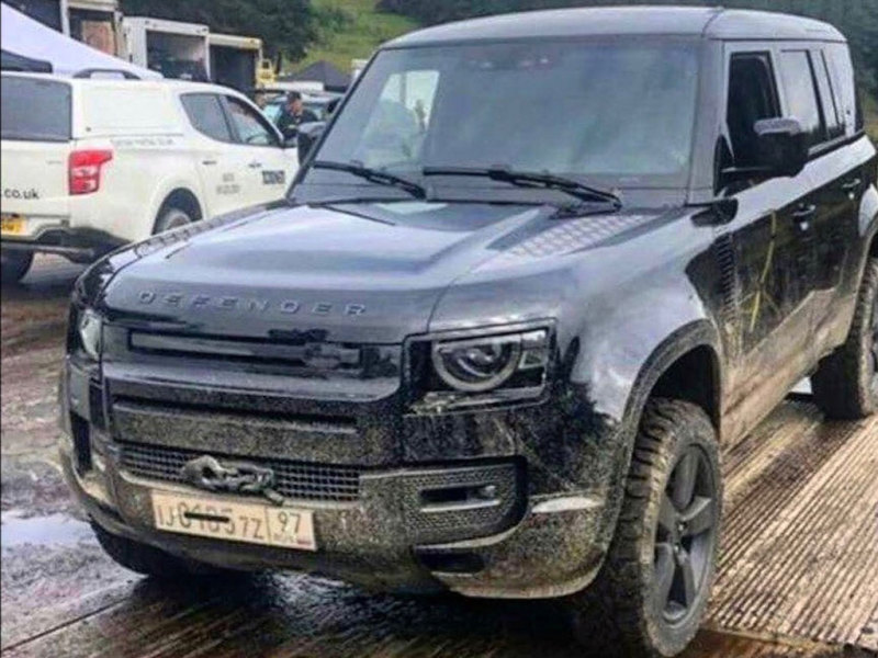 Новый Land Rover Defender 2020 засняли без маскировки и с московскими номерами