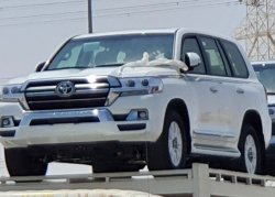 Обновлённый Toyota Land Cruiser 2020 появился без камуфляжа