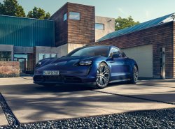 Электрический седан Porsche Taycan: в России от 10.643.000 руб.