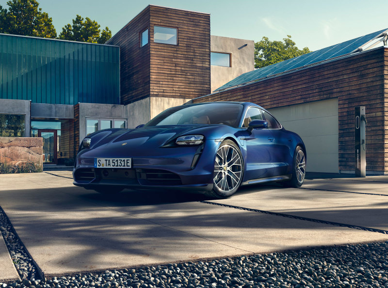 Электрический седан Porsche Taycan: в России от 10.643.000 руб.