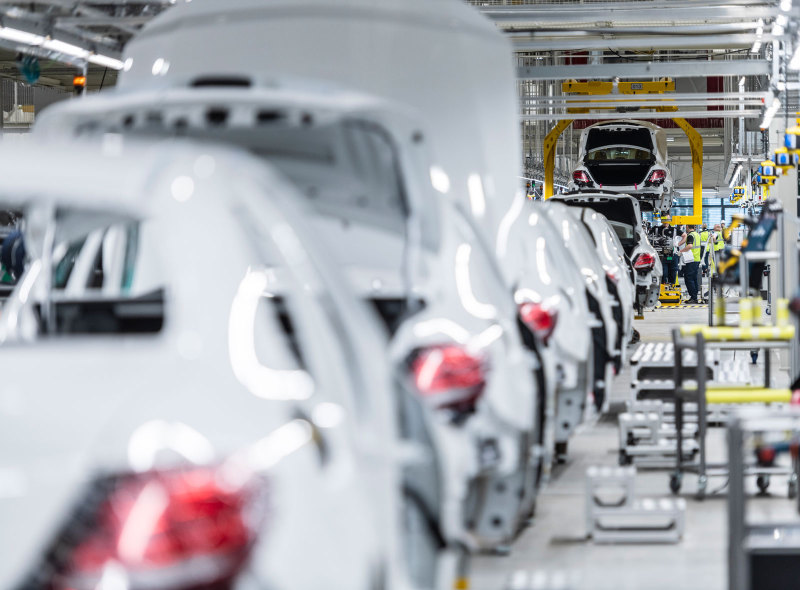 Российские Mercedes-Benz начали собирать в две смены