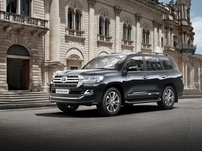 Обновлённый Toyota Land Cruiser 200 появился в России: от 4.725.000 руб.