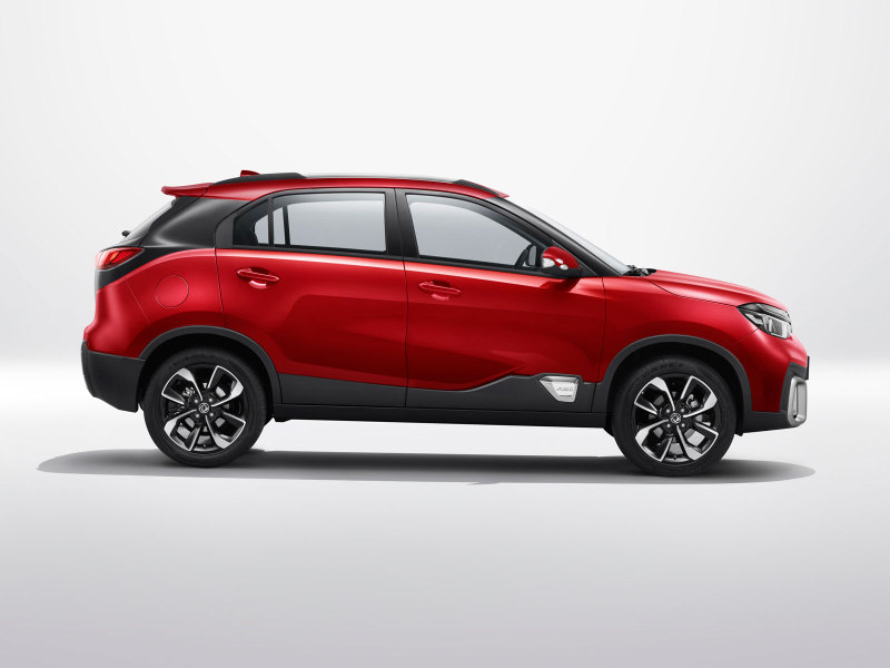 Кроссовер Dongfeng AX4 будет стоить менее 1 млн. рублей в России