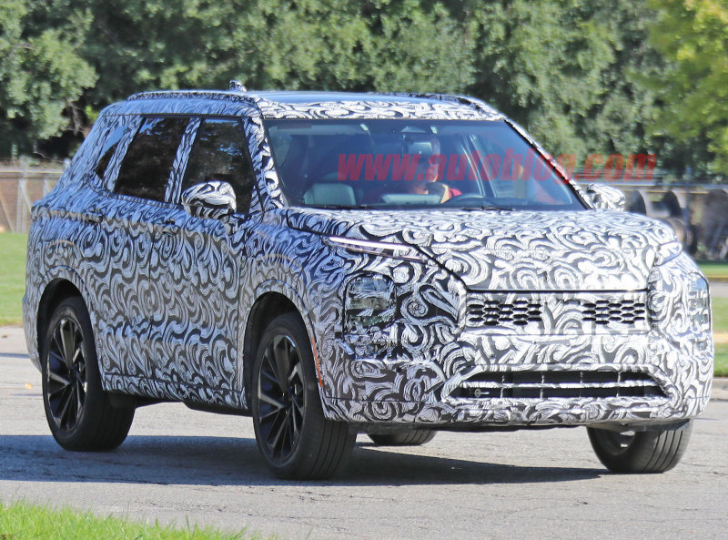 Новый Mitsubishi Outlander 2021 снова попался на испытаниях