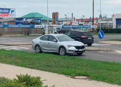 Новая Skoda Octavia 2020 почти без камуфляжа замечена на дорогах