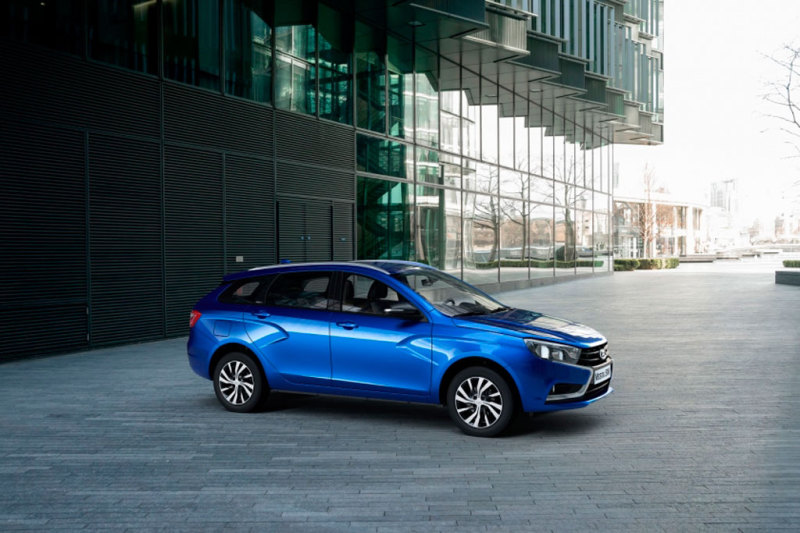 Универсал Lada Vesta в новом синем цвете ''Дайвинг''