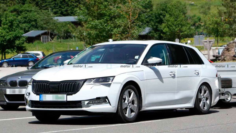 Универсал Skoda Octavia 2020 на дорожных тестах