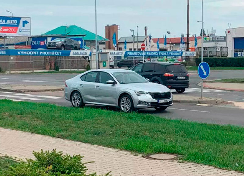 Лифтбек Skoda Octavia 2020 на испытаниях