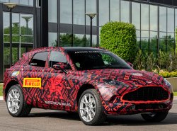 На кроссовер Aston Martin DBX назвали цену и показали его салон