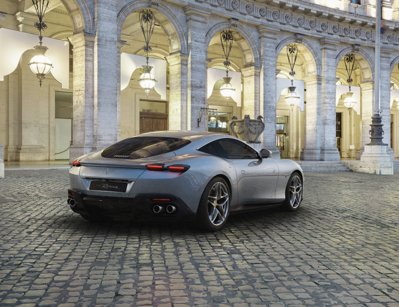 В таком ракурсе Ferrari Roma напоминает купе от Porsche или Jaguar